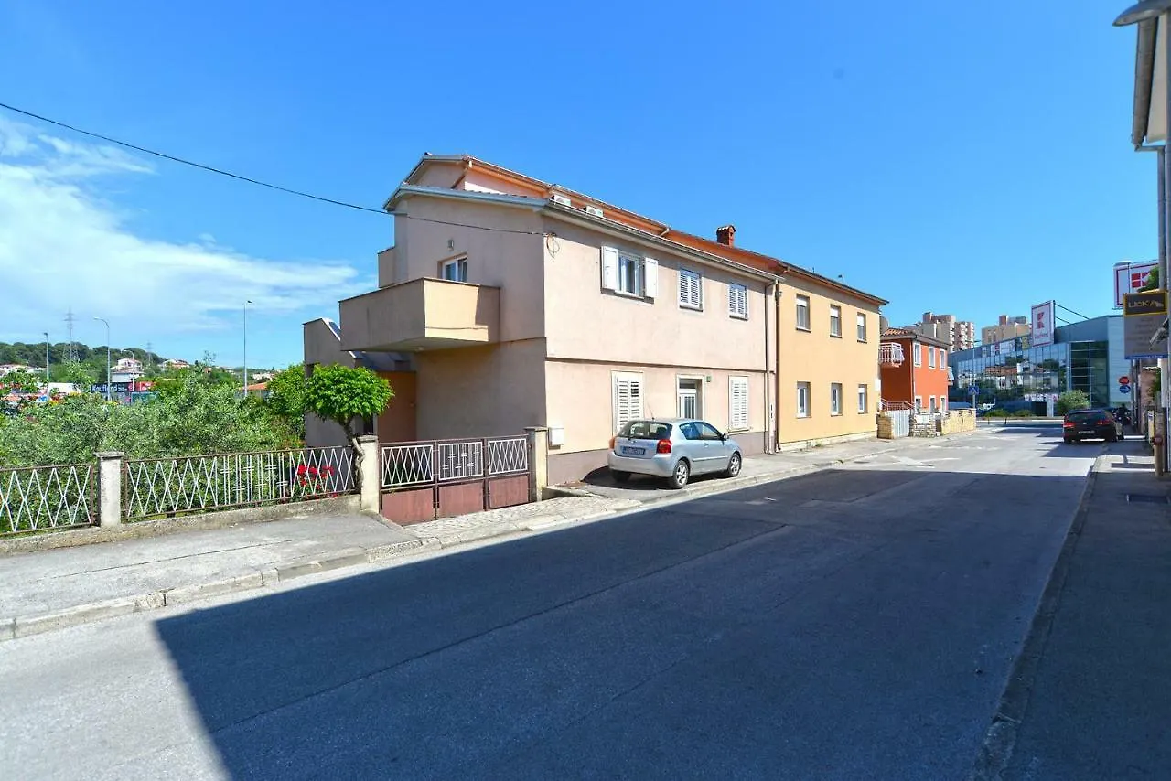 Apartment Eda 1873 Pula
