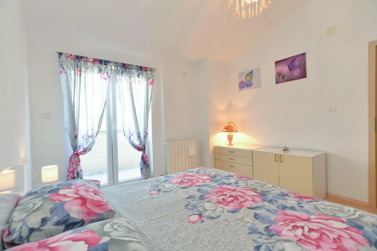 Apartment Eda 1873 Pula