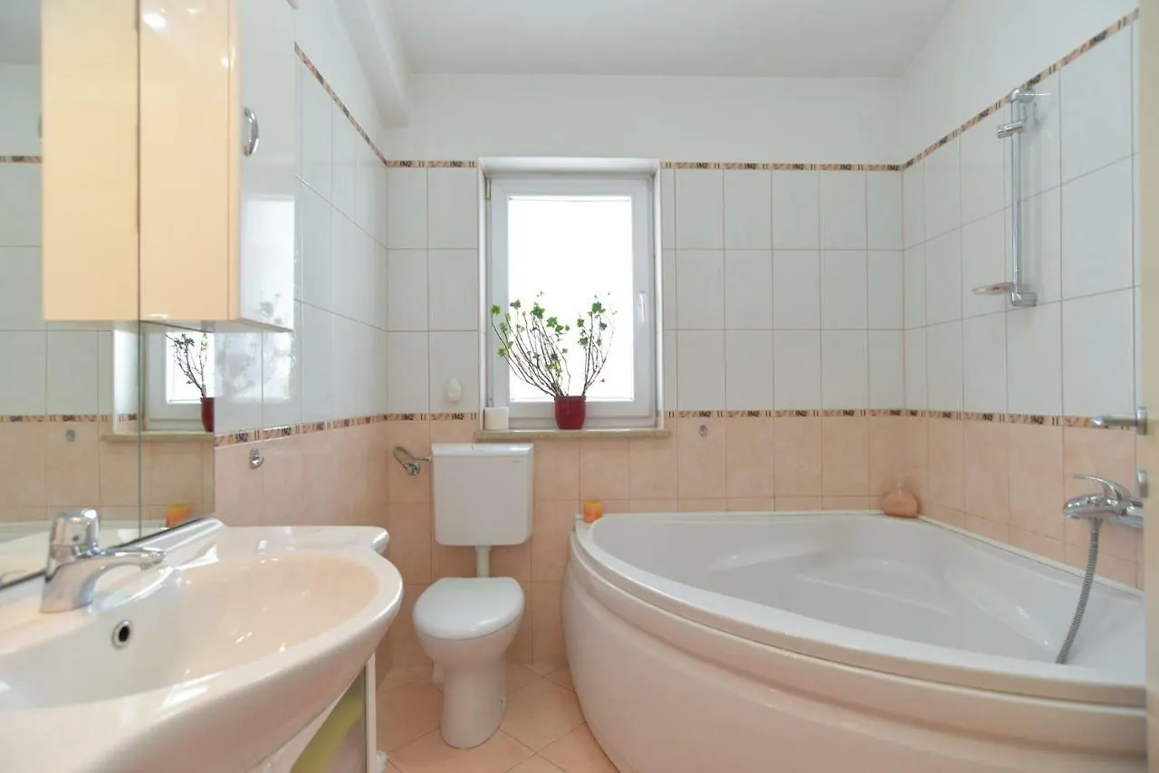 Apartment Eda 1873 Pula 0*,