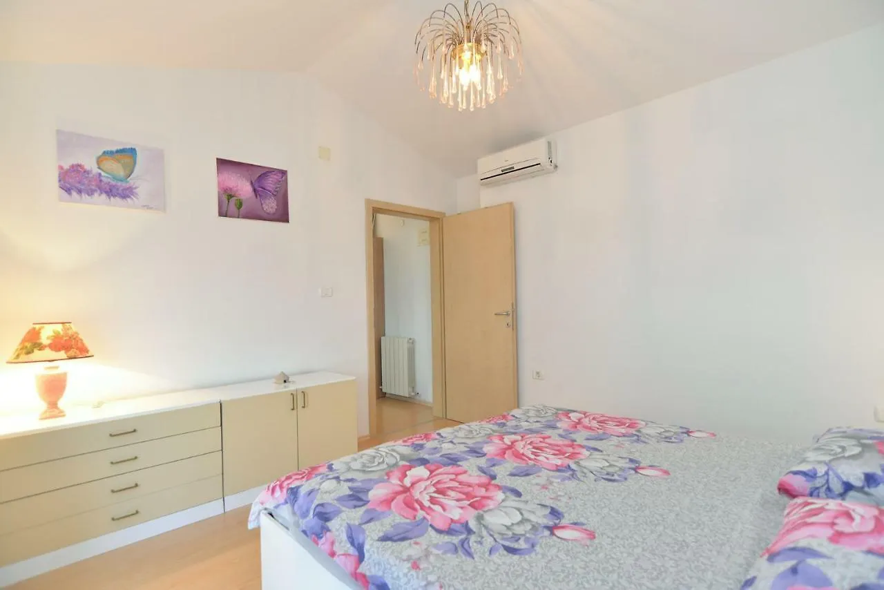 Apartment Eda 1873 Pula Croatia