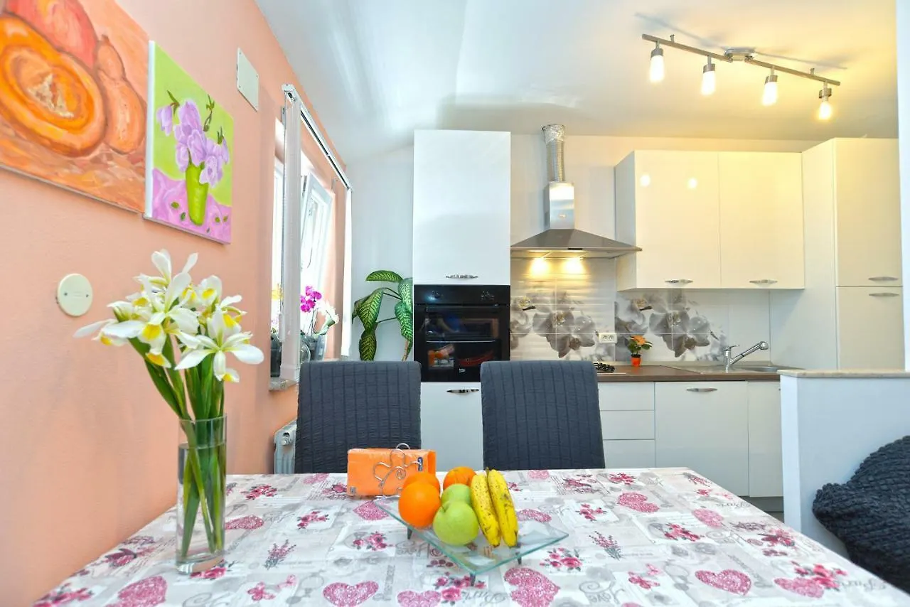Apartment Eda 1873 Pula