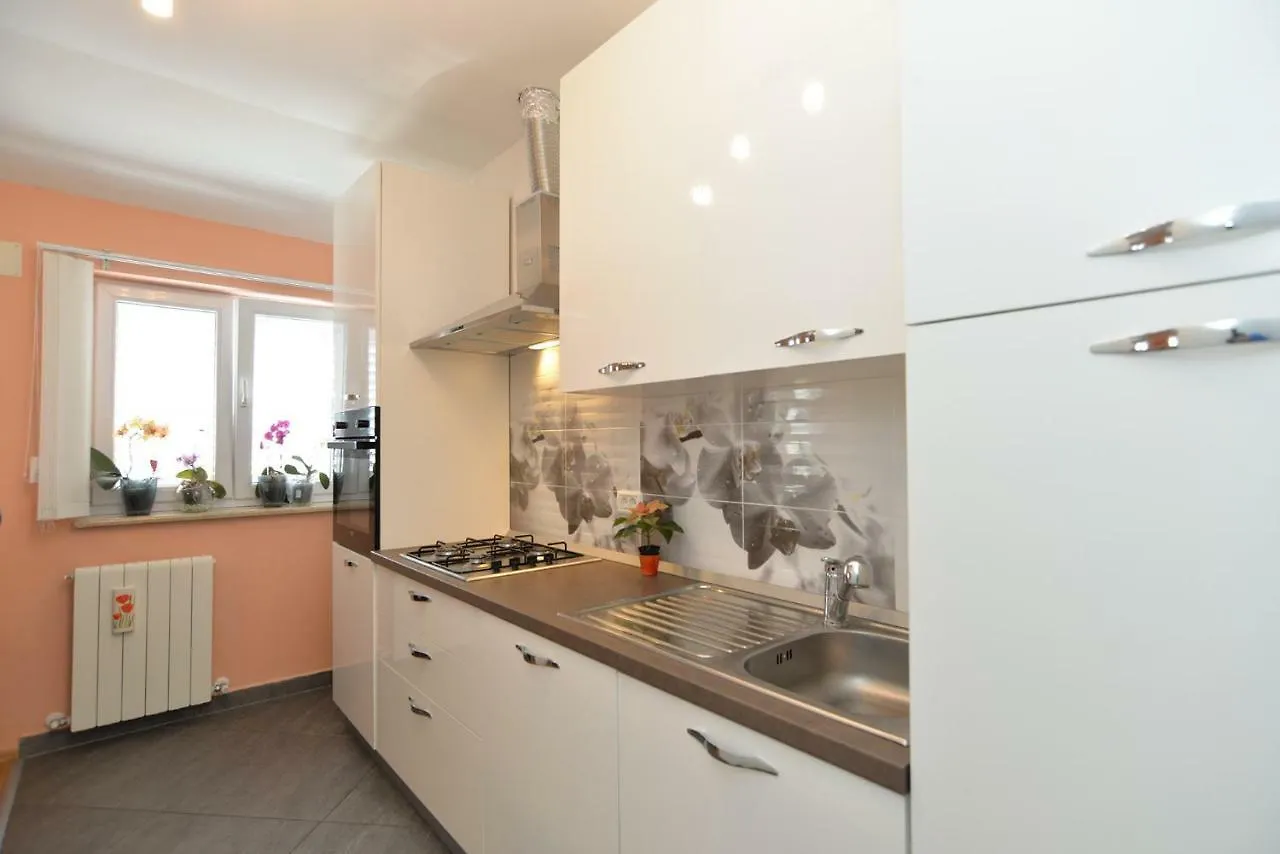 Apartment Eda 1873 Pula