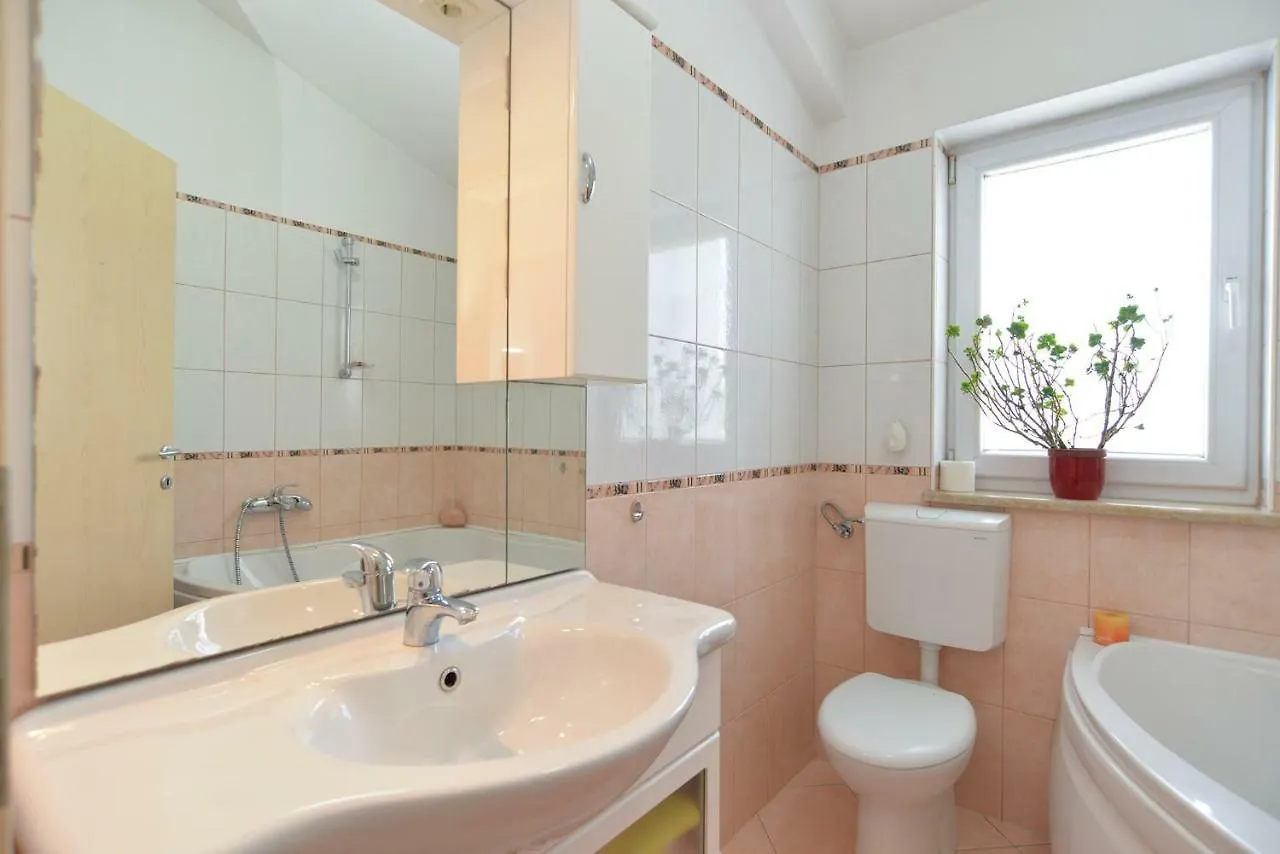 Apartment Eda 1873 Pula