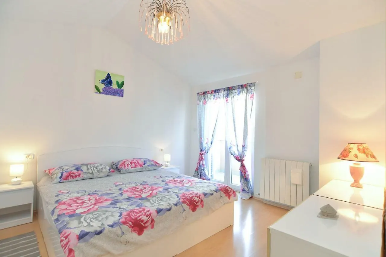 Apartment Eda 1873 Pula